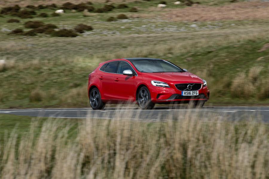  Volvo V40 D3 R-Design 2016 года  (UK) (фото 22 из 30)